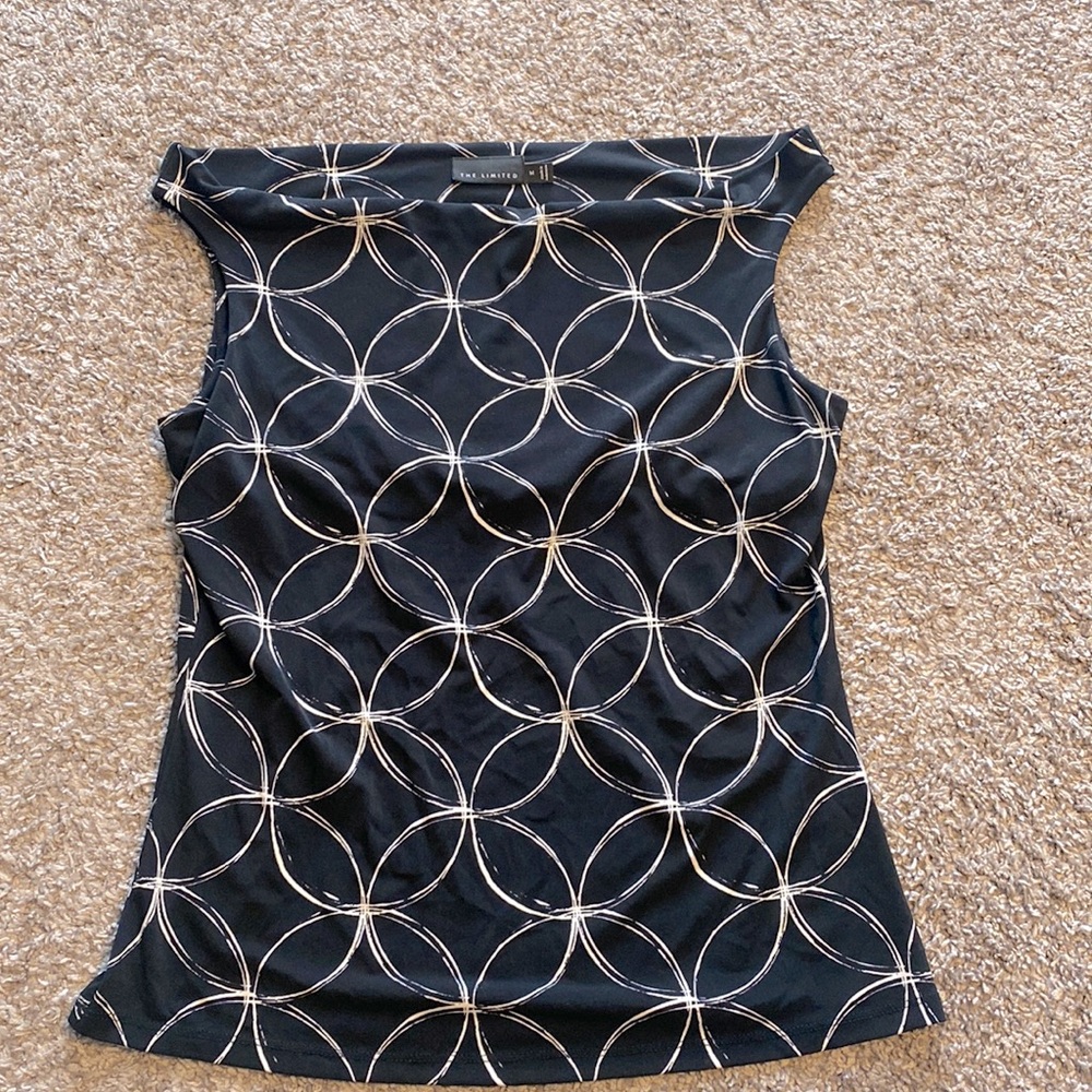 Scoop neck casual shirt from the limited.